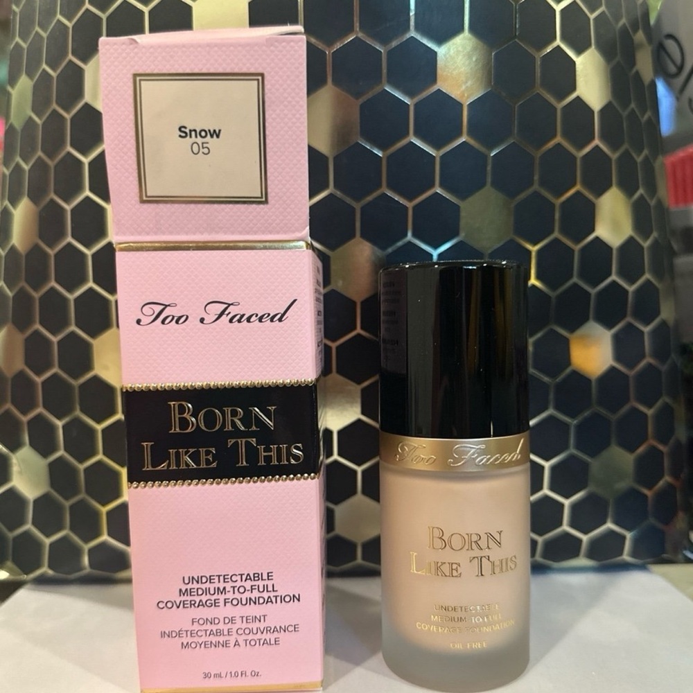 Too faced born like this foundation - SNOW - Picture 1 of 2